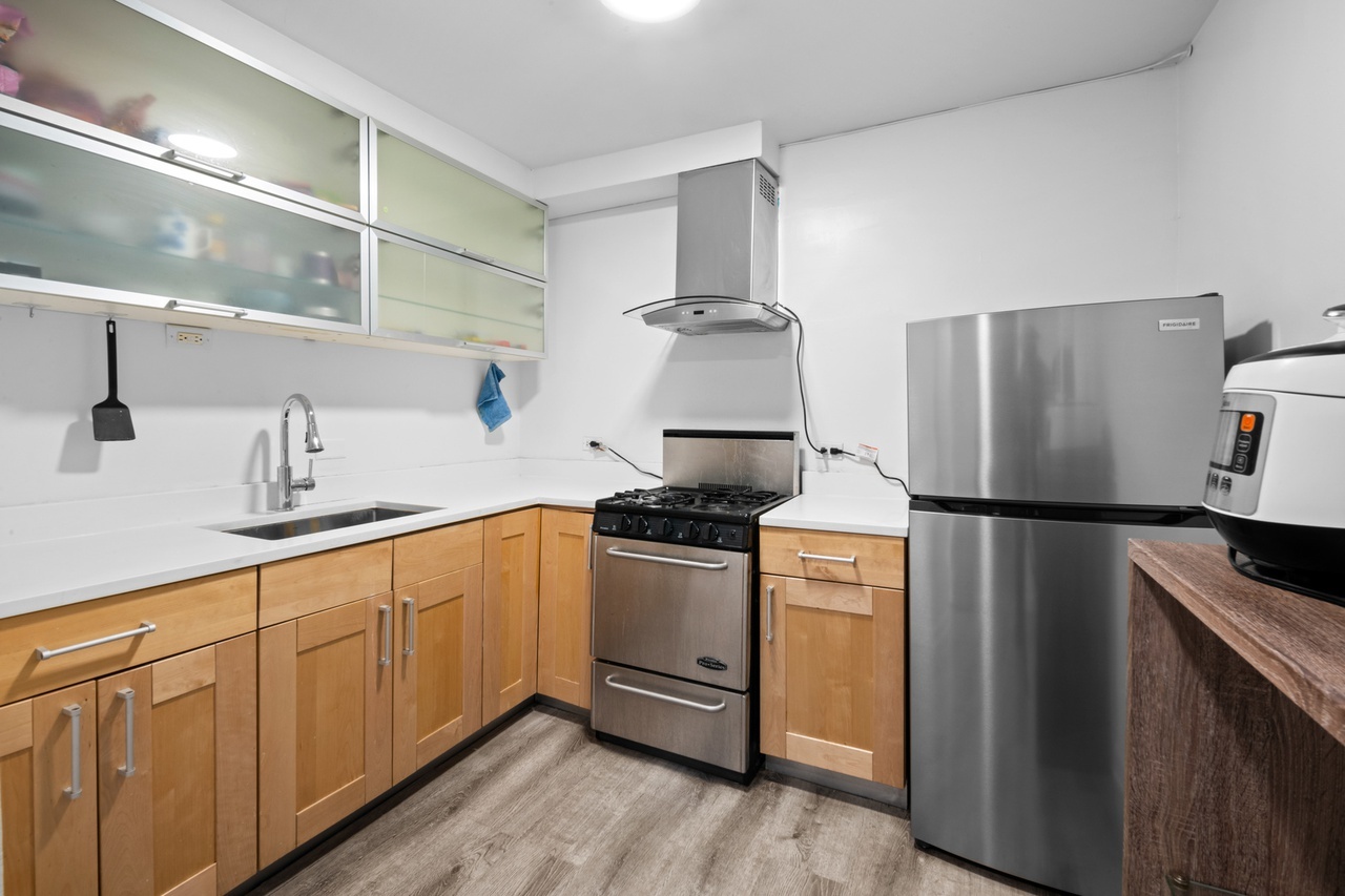 1451 E 55th Street 225n Property Photo 4