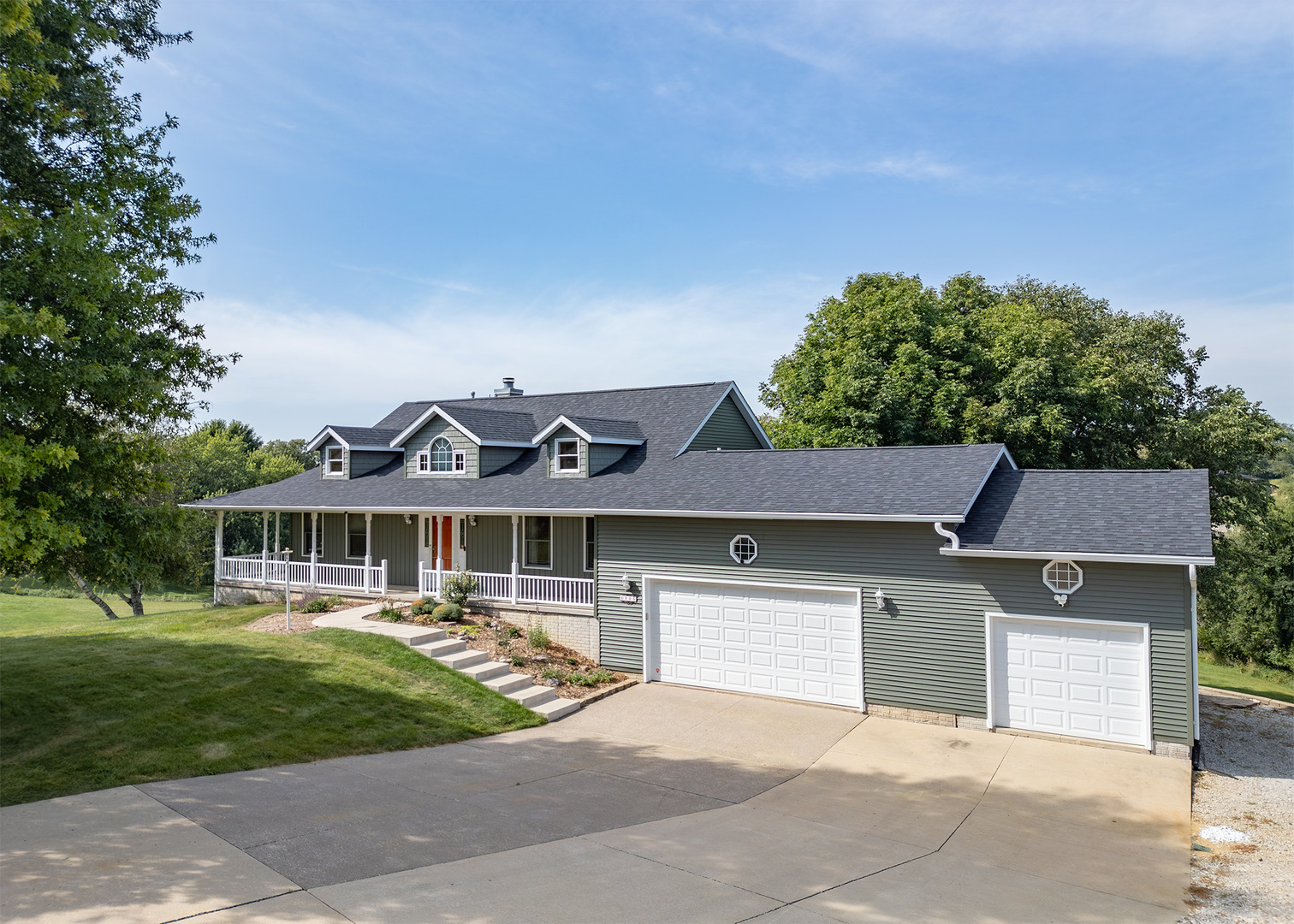906 Ridgeview Court Property Photo 1