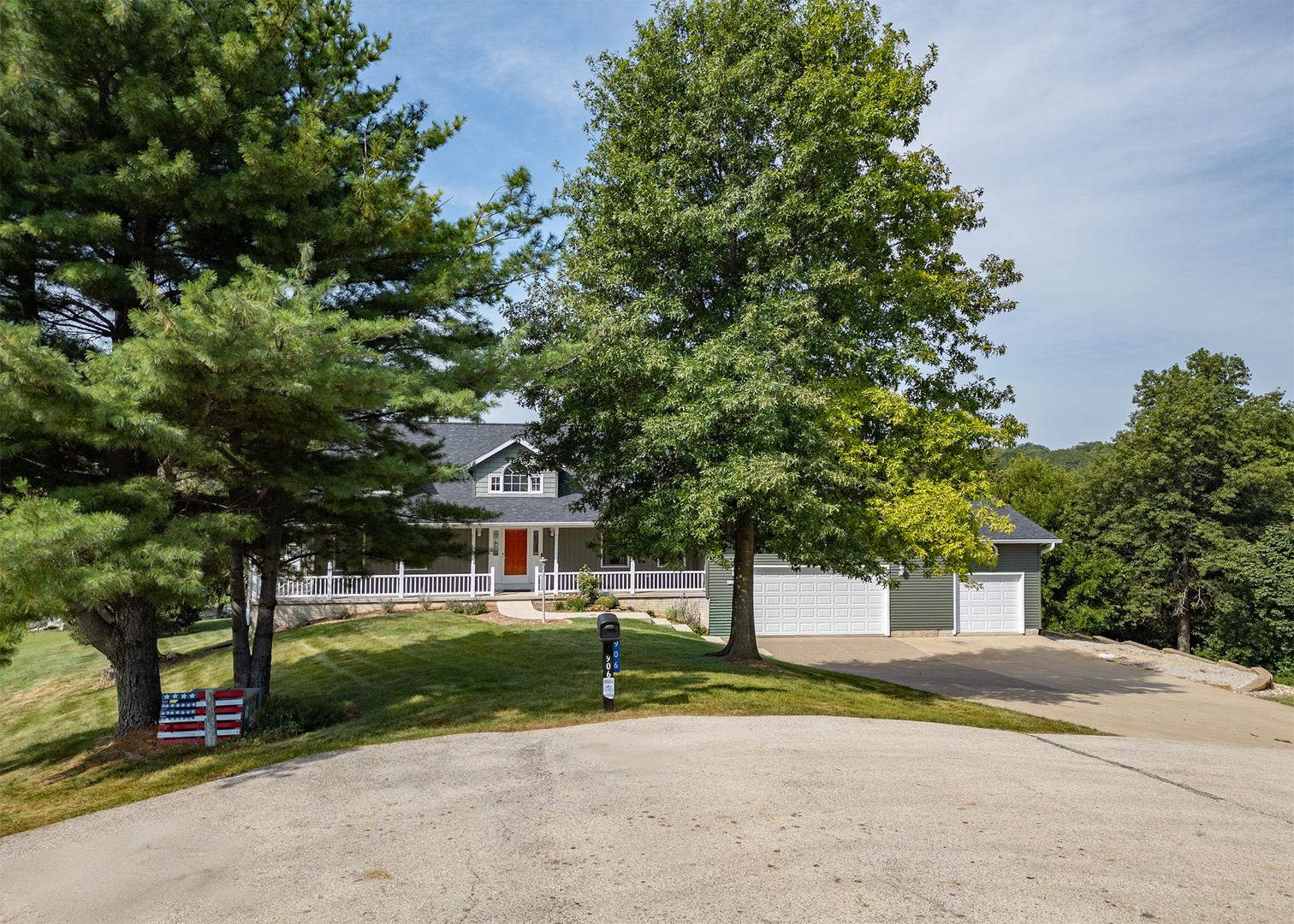 906 Ridgeview Court Property Photo 3