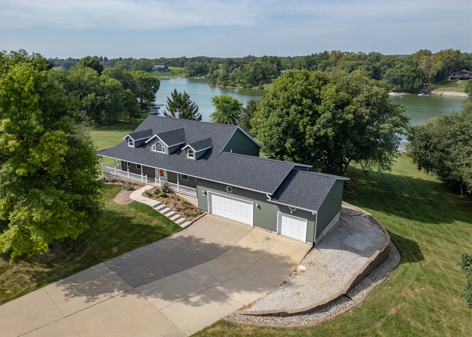 906 Ridgeview Court Property Photo 4