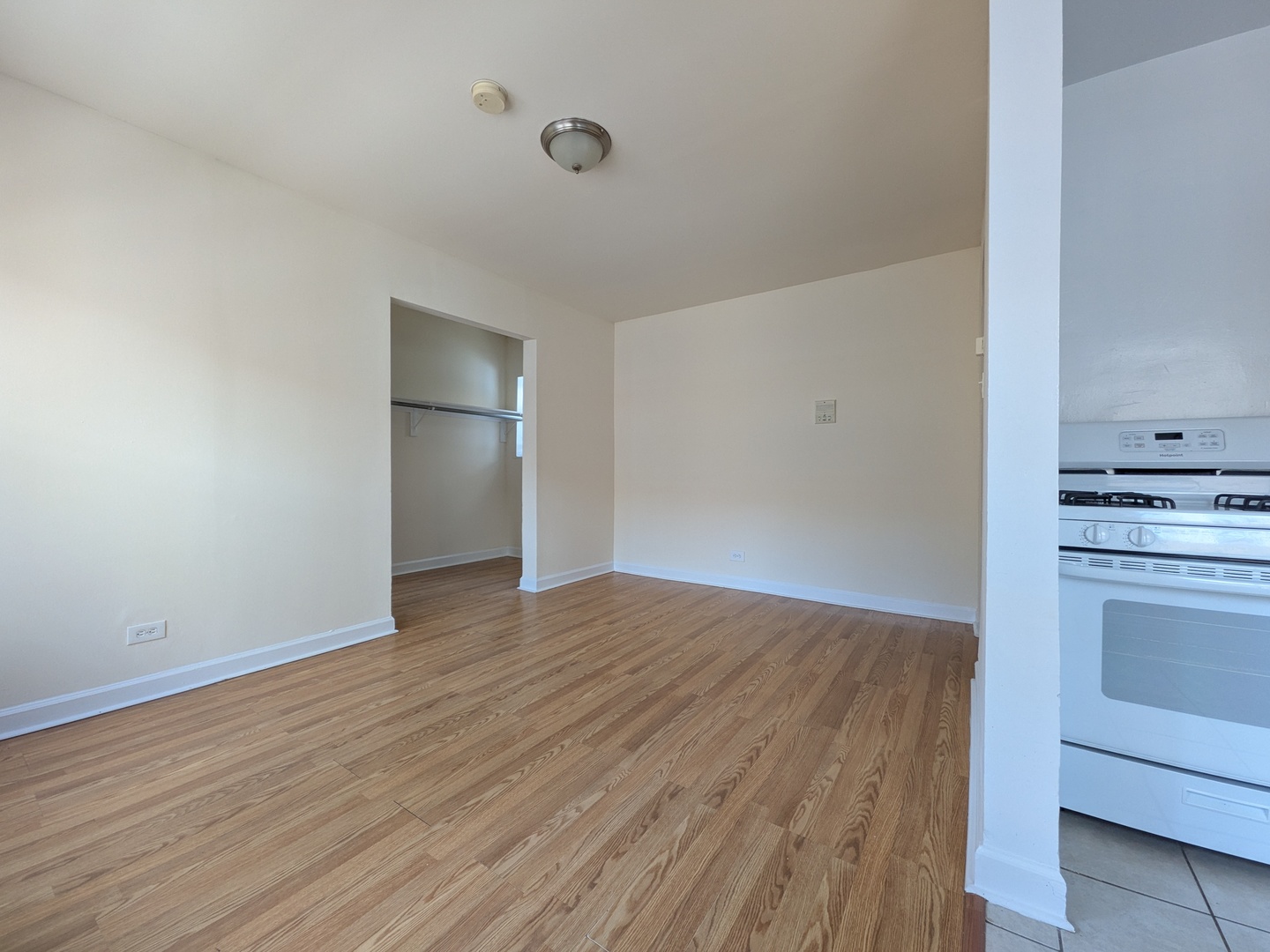 5417 N Kenmore Avenue 411 Property Photo 4