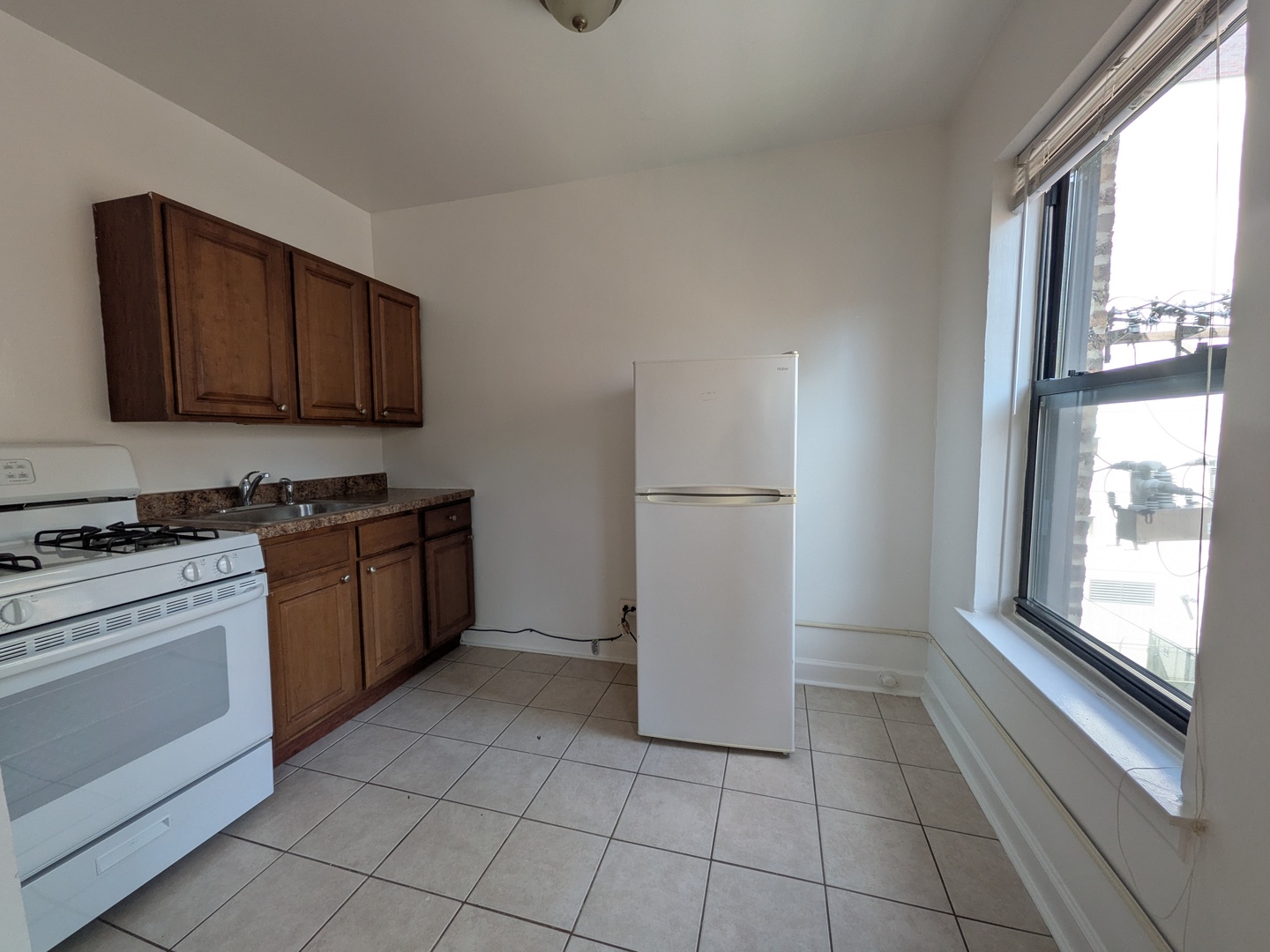 5417 N Kenmore Avenue 411 Property Photo 6