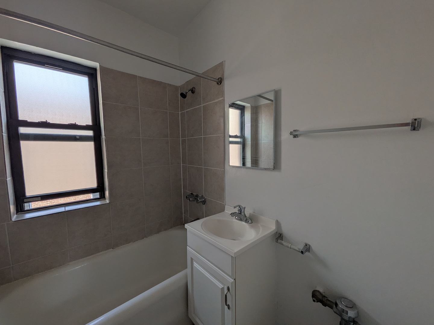 5417 N Kenmore Avenue 411 Property Photo 10