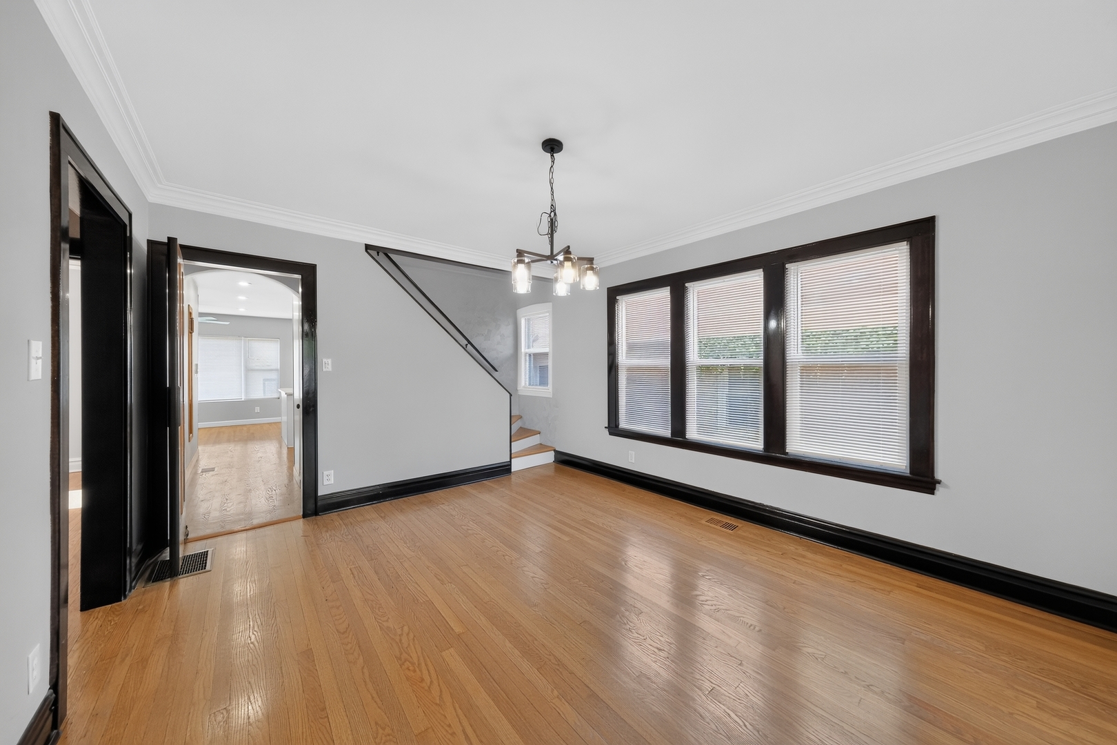 5755 W Eddy Street Property Photo 9