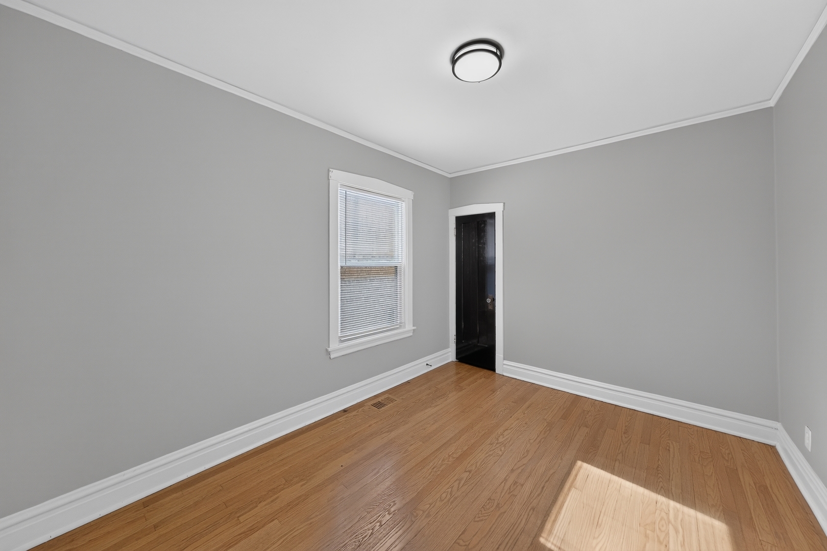 5755 W Eddy Street Property Photo 12