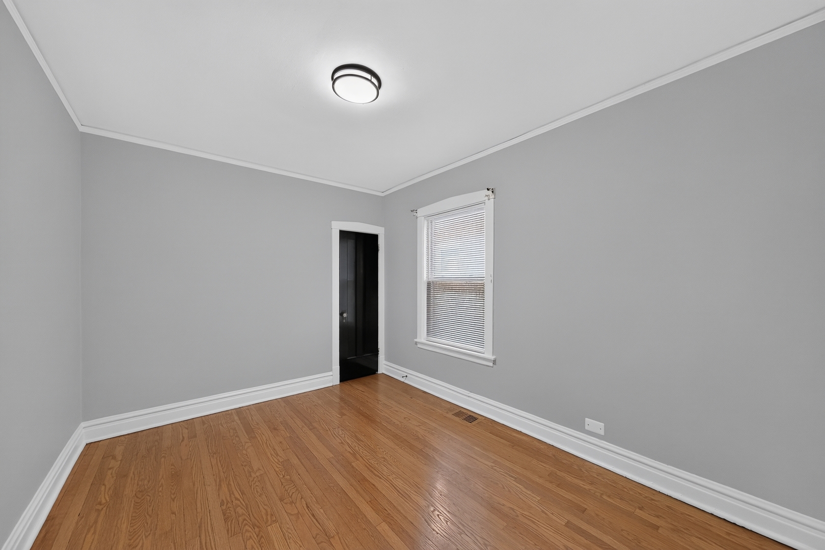 5755 W Eddy Street Property Photo 13