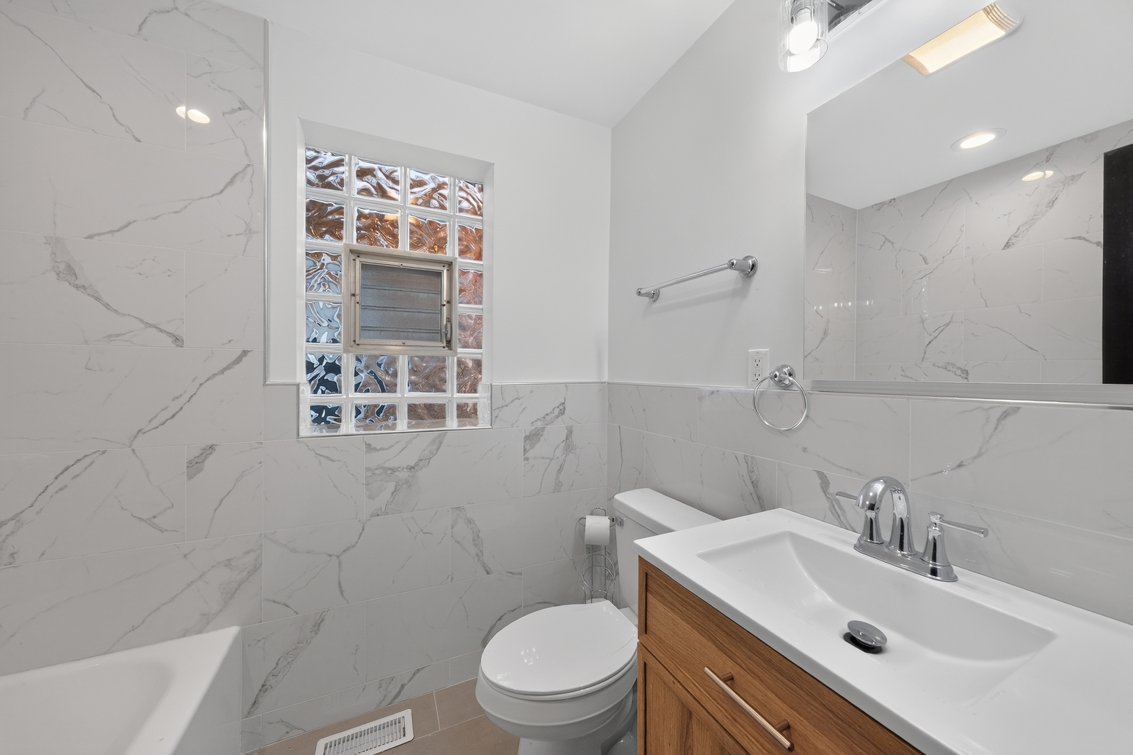5755 W Eddy Street Property Photo 14