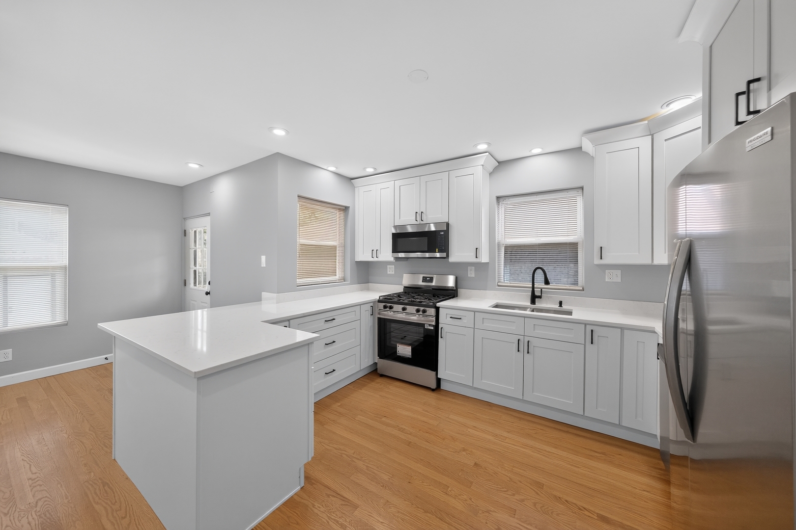 5755 W Eddy Street Property Photo 16