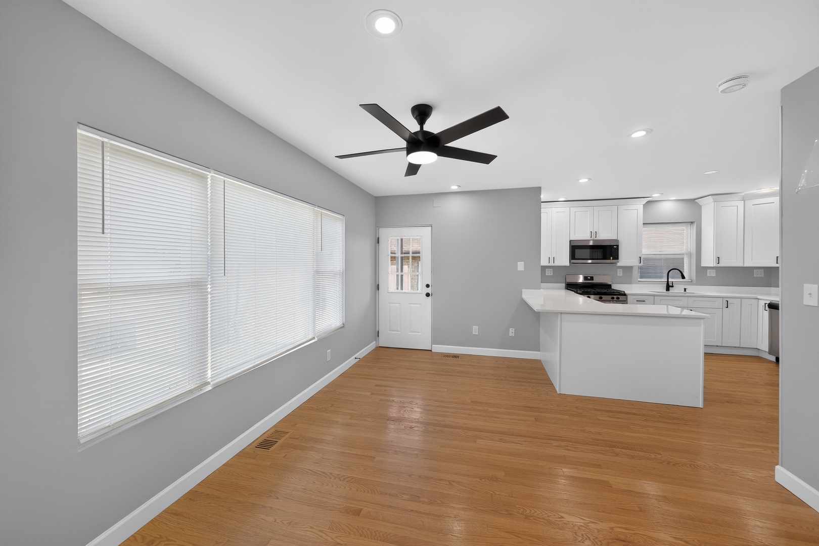 5755 W Eddy Street Property Photo 17