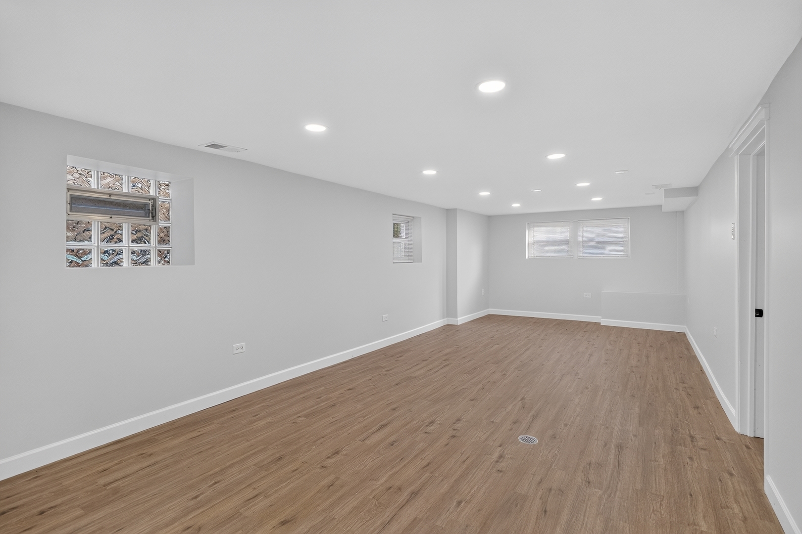 5755 W Eddy Street Property Photo 28