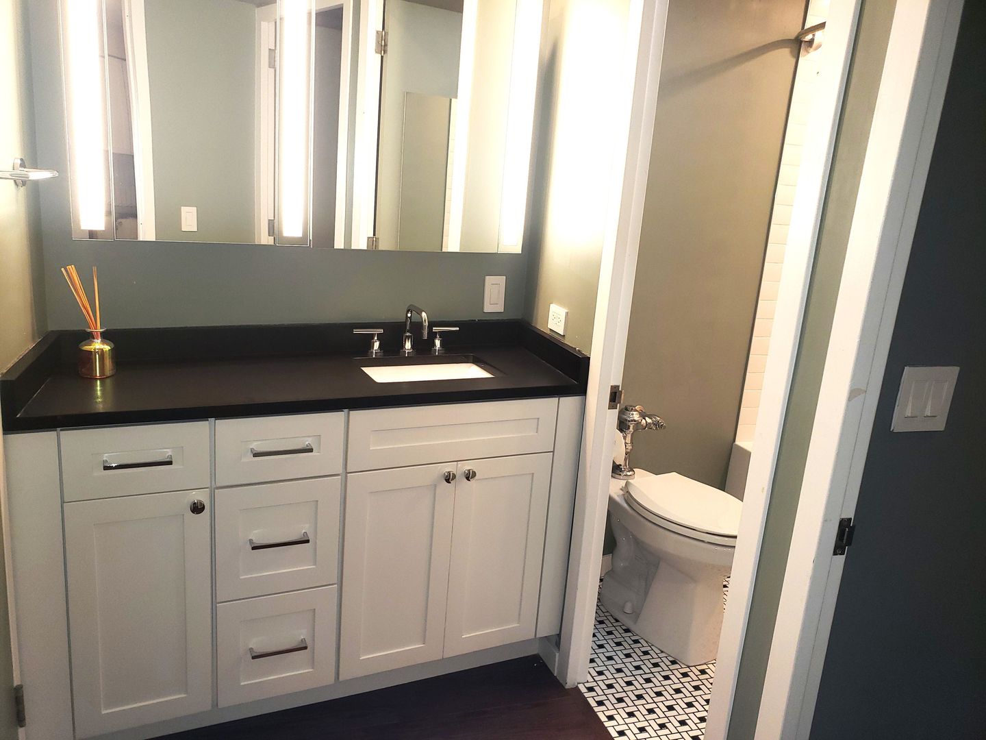 300 N State Street 4312 Property Photo 8