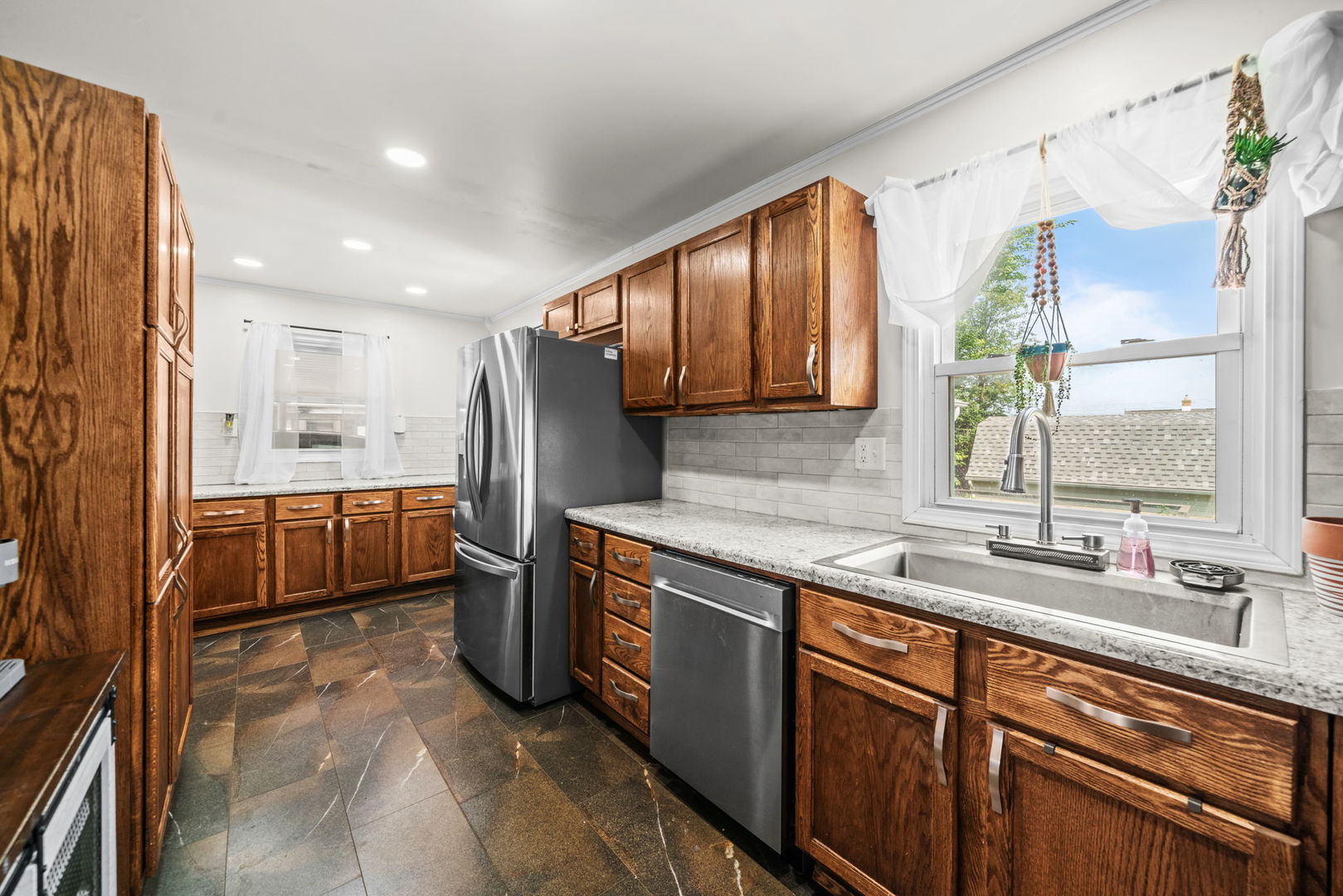 420 E Hitt Street Property Photo 7