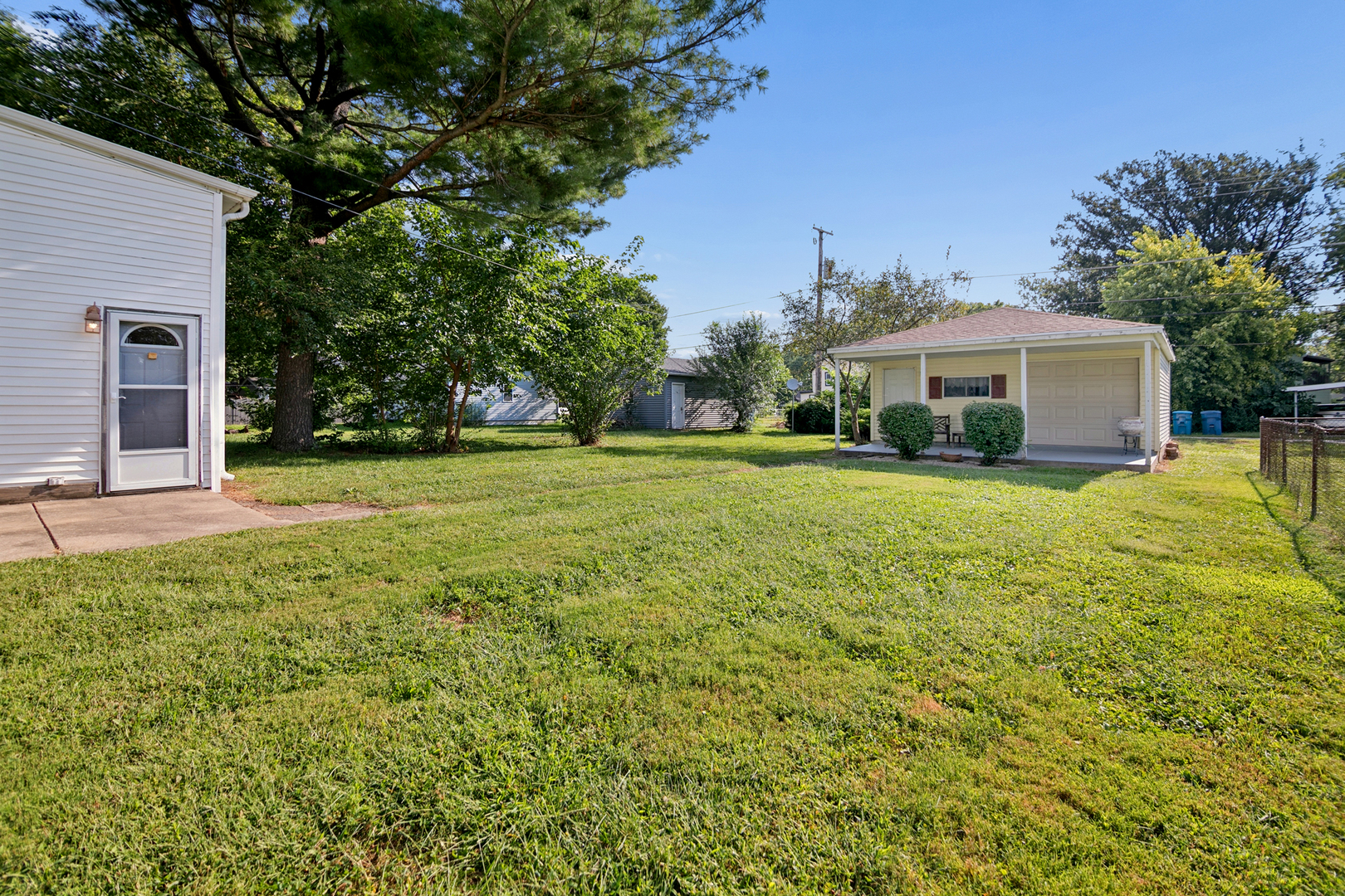 360 S Grand Avenue Property Photo 2