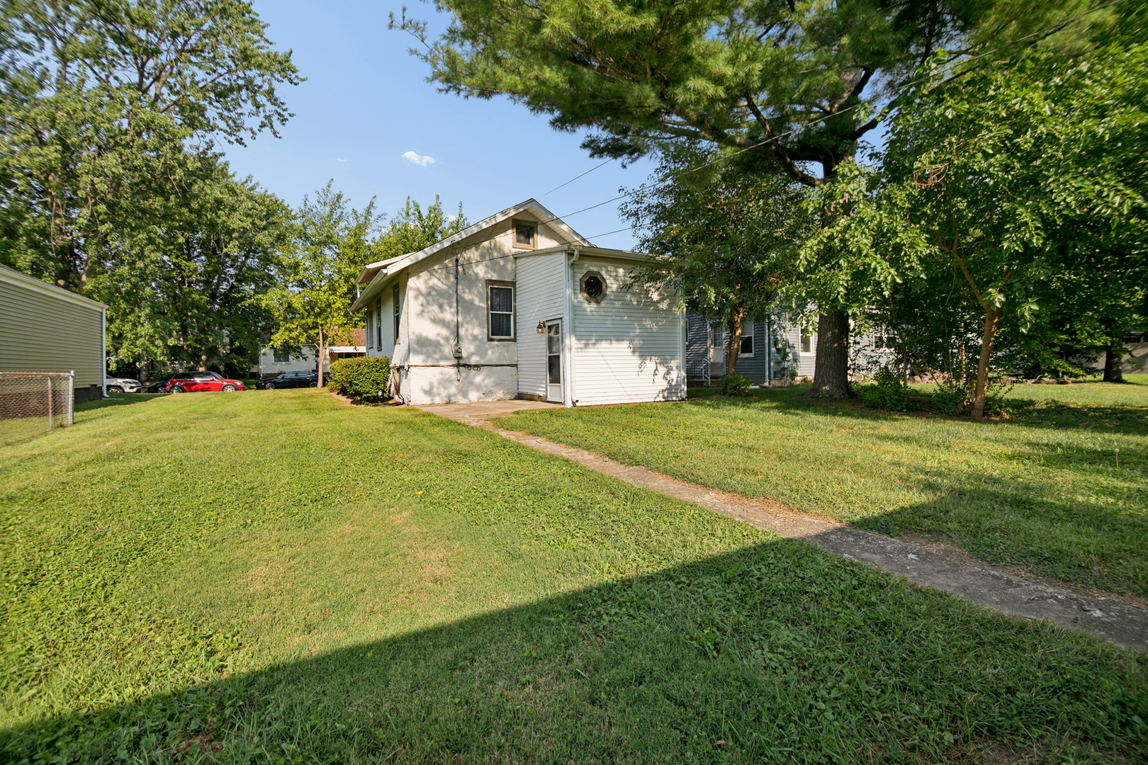 360 S Grand Avenue Property Photo 3