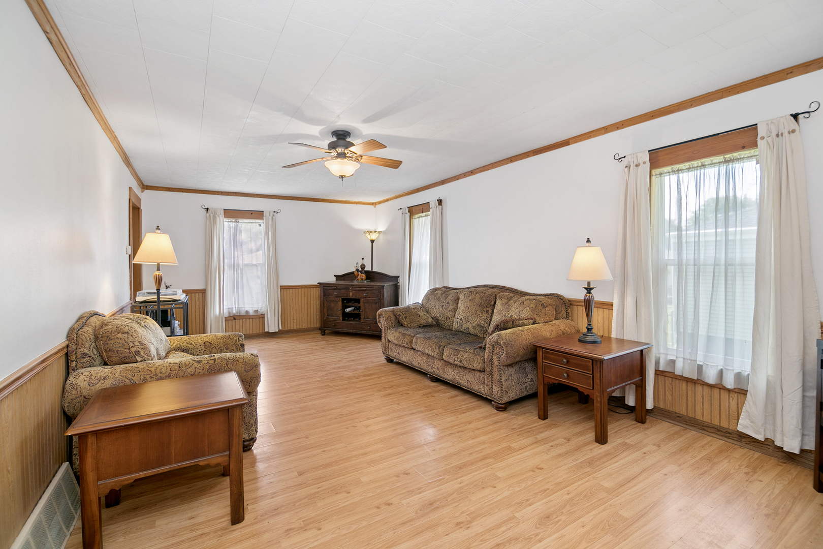 360 S Grand Avenue Property Photo 5