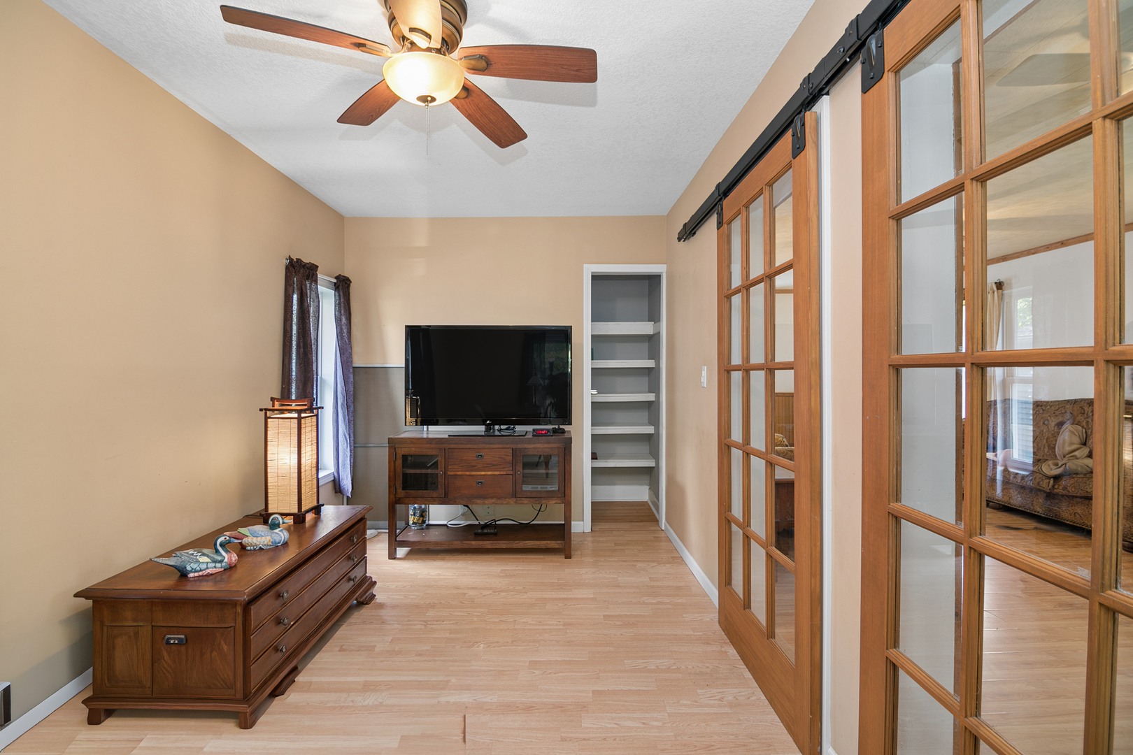 360 S Grand Avenue Property Photo 9