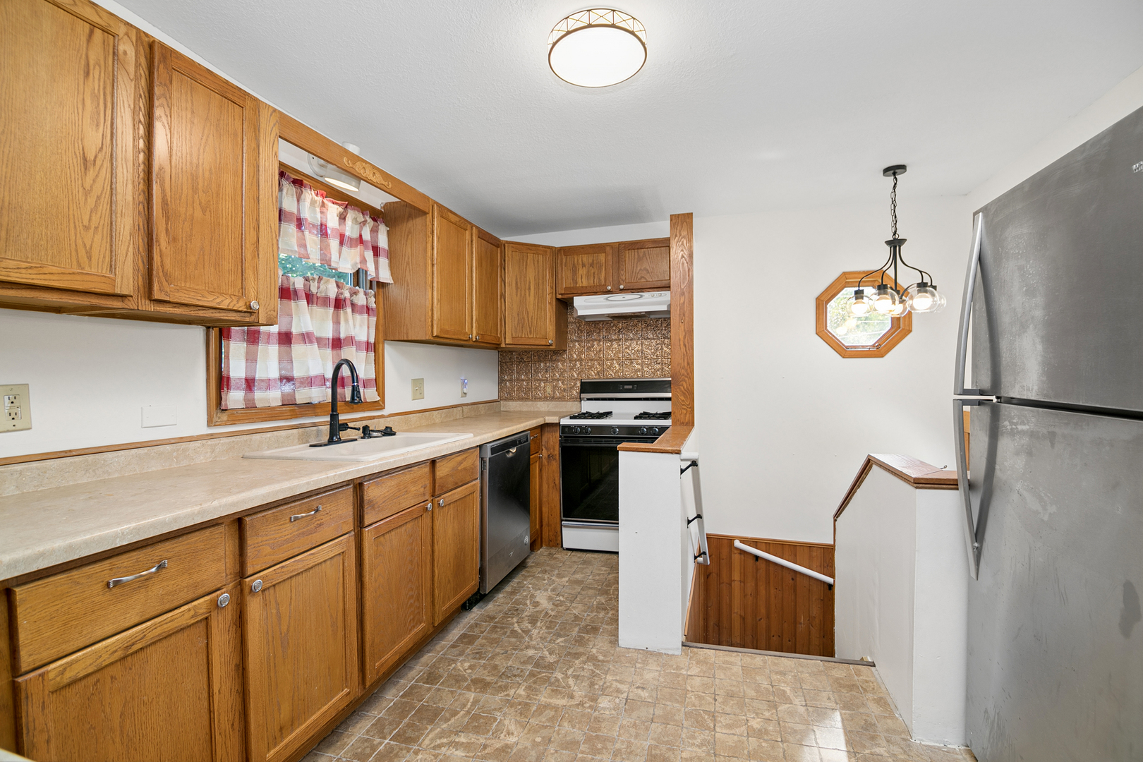 360 S Grand Avenue Property Photo 10