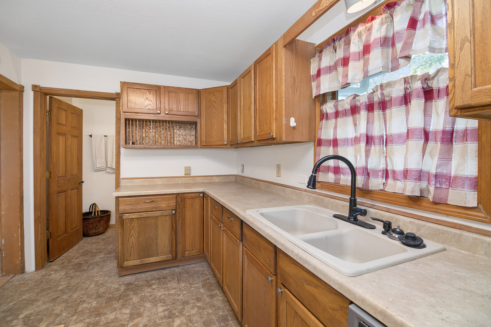 360 S Grand Avenue Property Photo 11