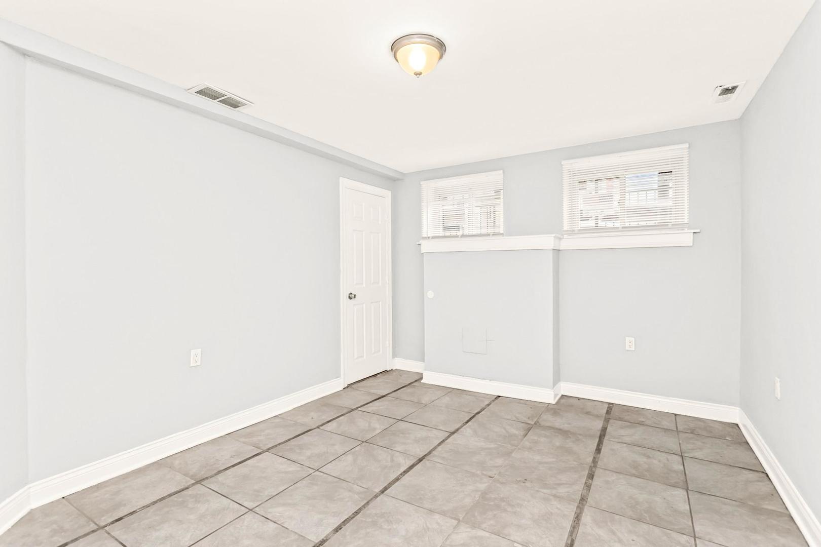 3143 W Warren Boulevard Property Photo 24