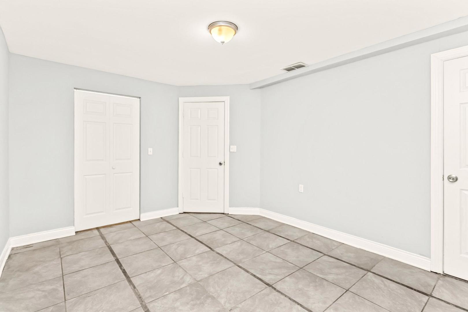 3143 W Warren Boulevard Property Photo 25