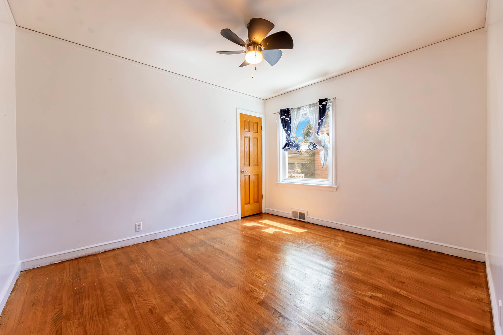 9543 S Mozart Street Property Photo 7