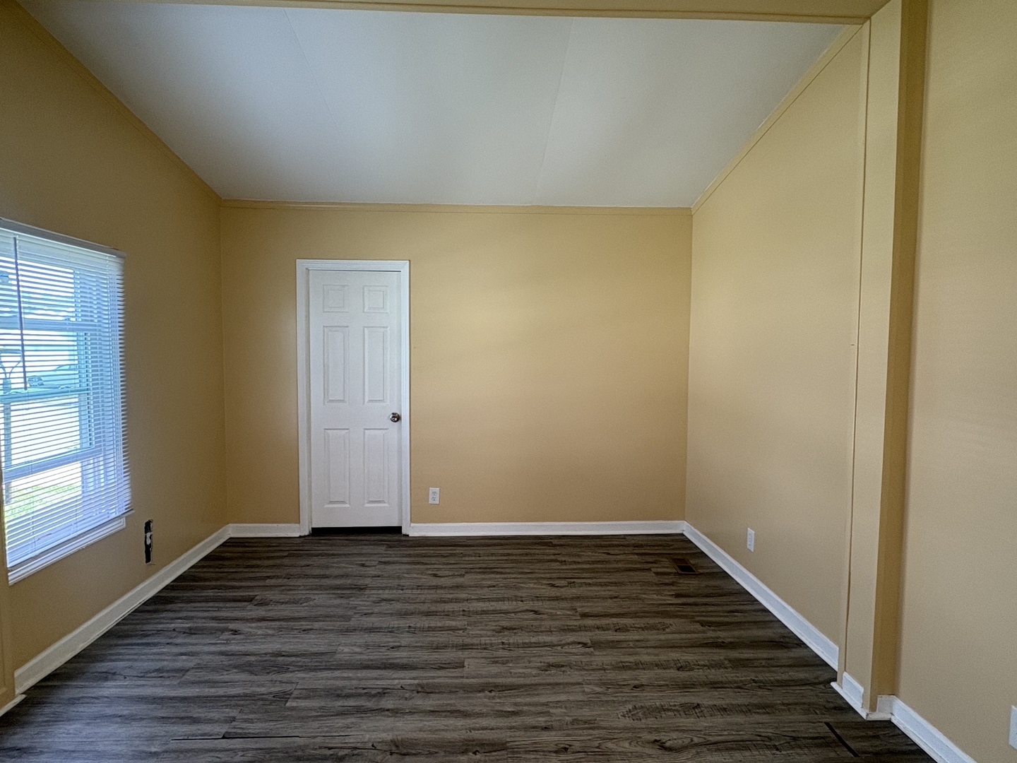 2234 Rush Street Property Photo 4