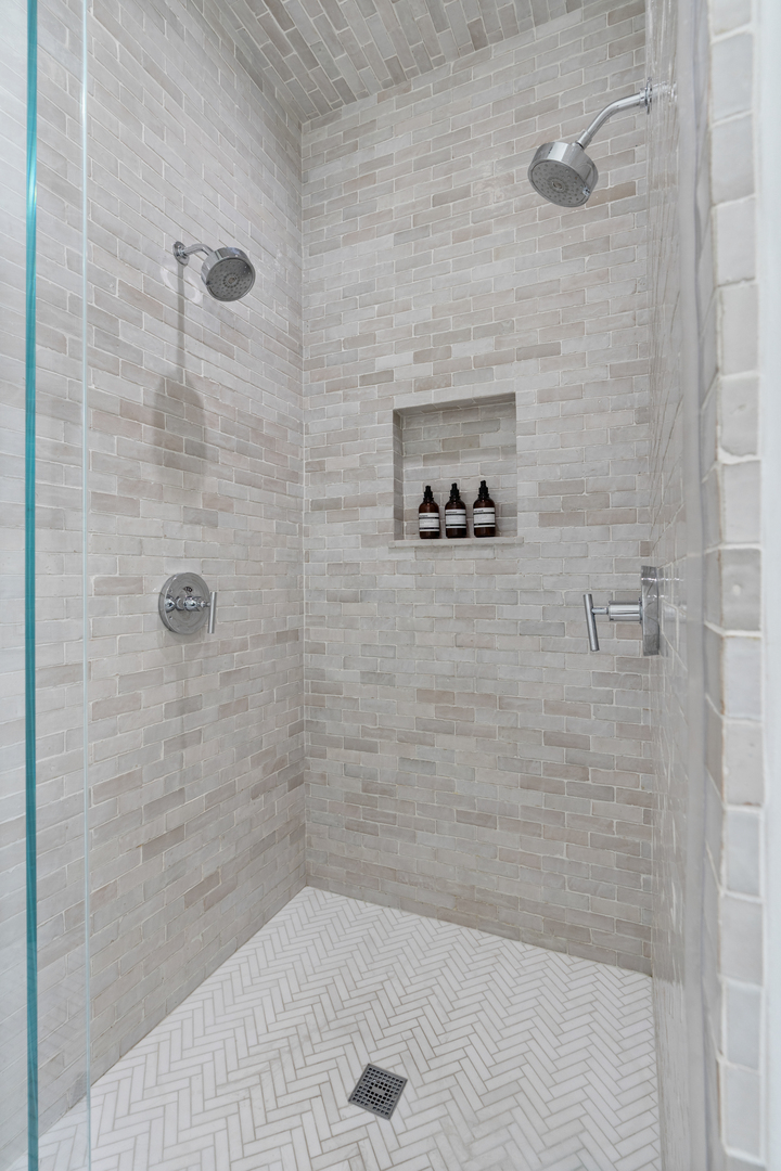 119 W Delaware Place Property Photo 22