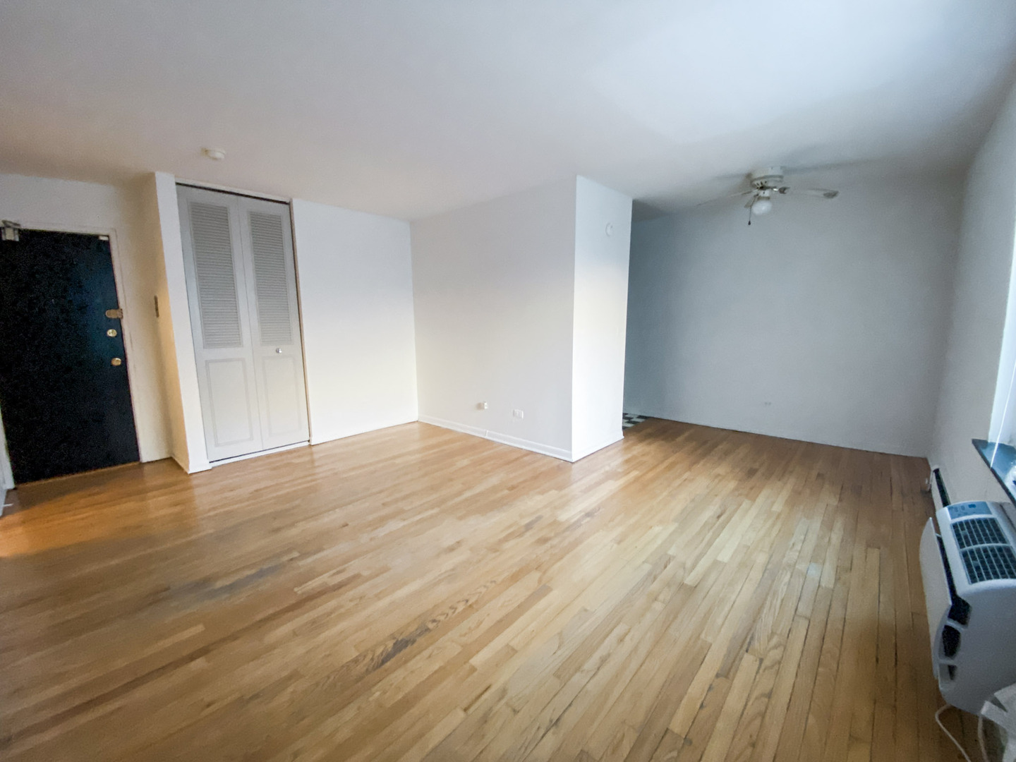 516 W Melrose Street 403 Property Photo 3