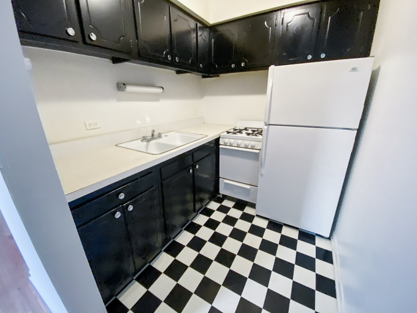 516 W Melrose Street 403 Property Photo 4
