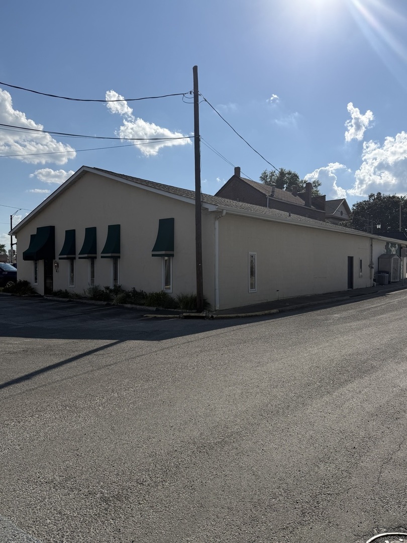15 N Locust Street Property Photo 2