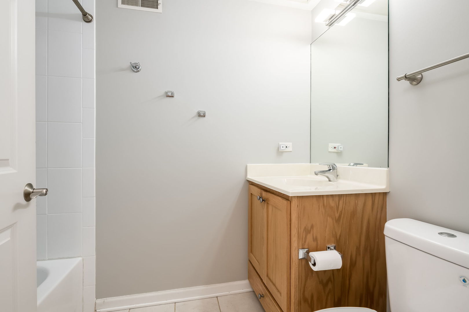 1919 S Michigan Avenue 403 Property Photo 13