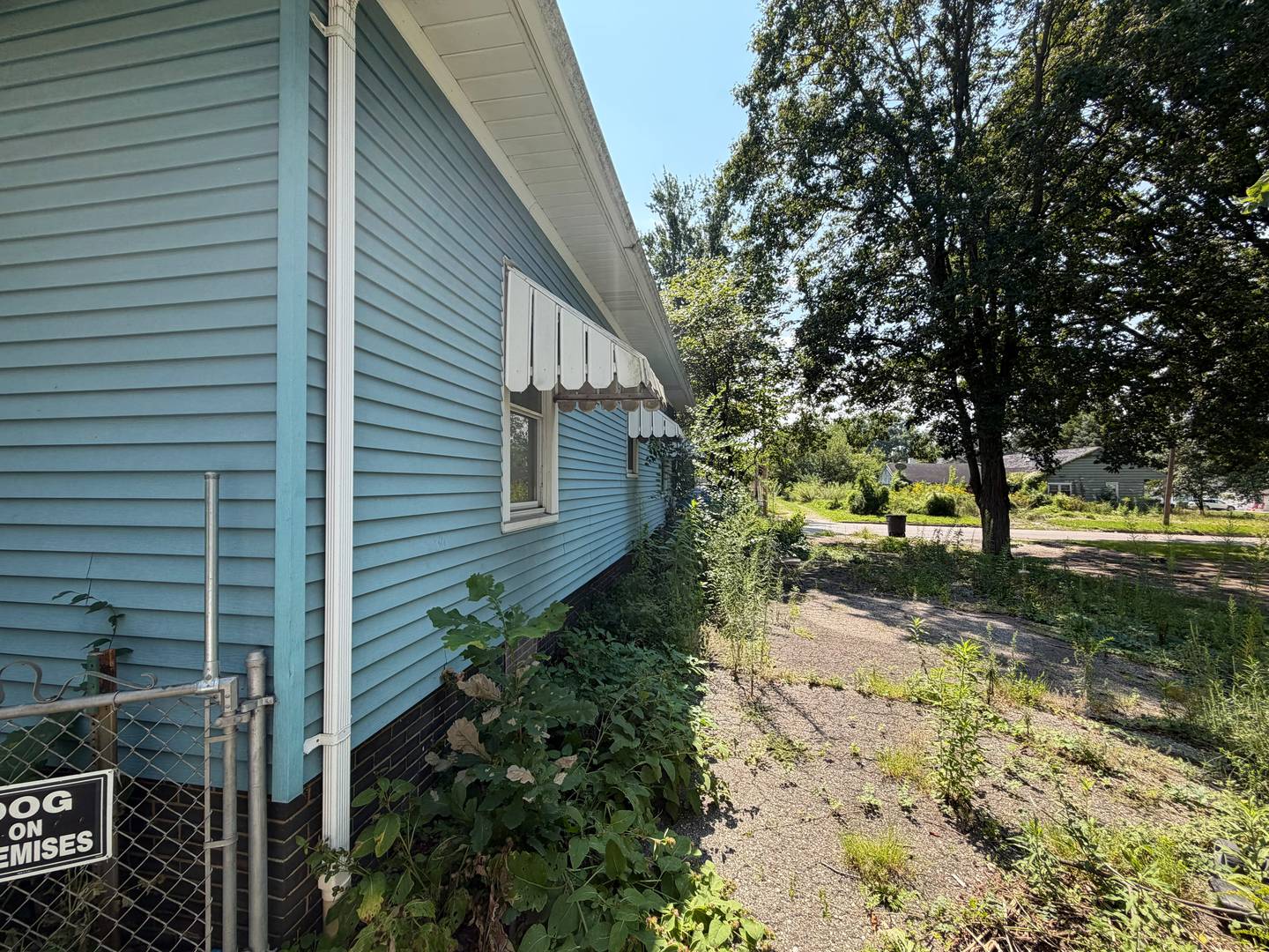 933 E Madison Street Property Photo 3
