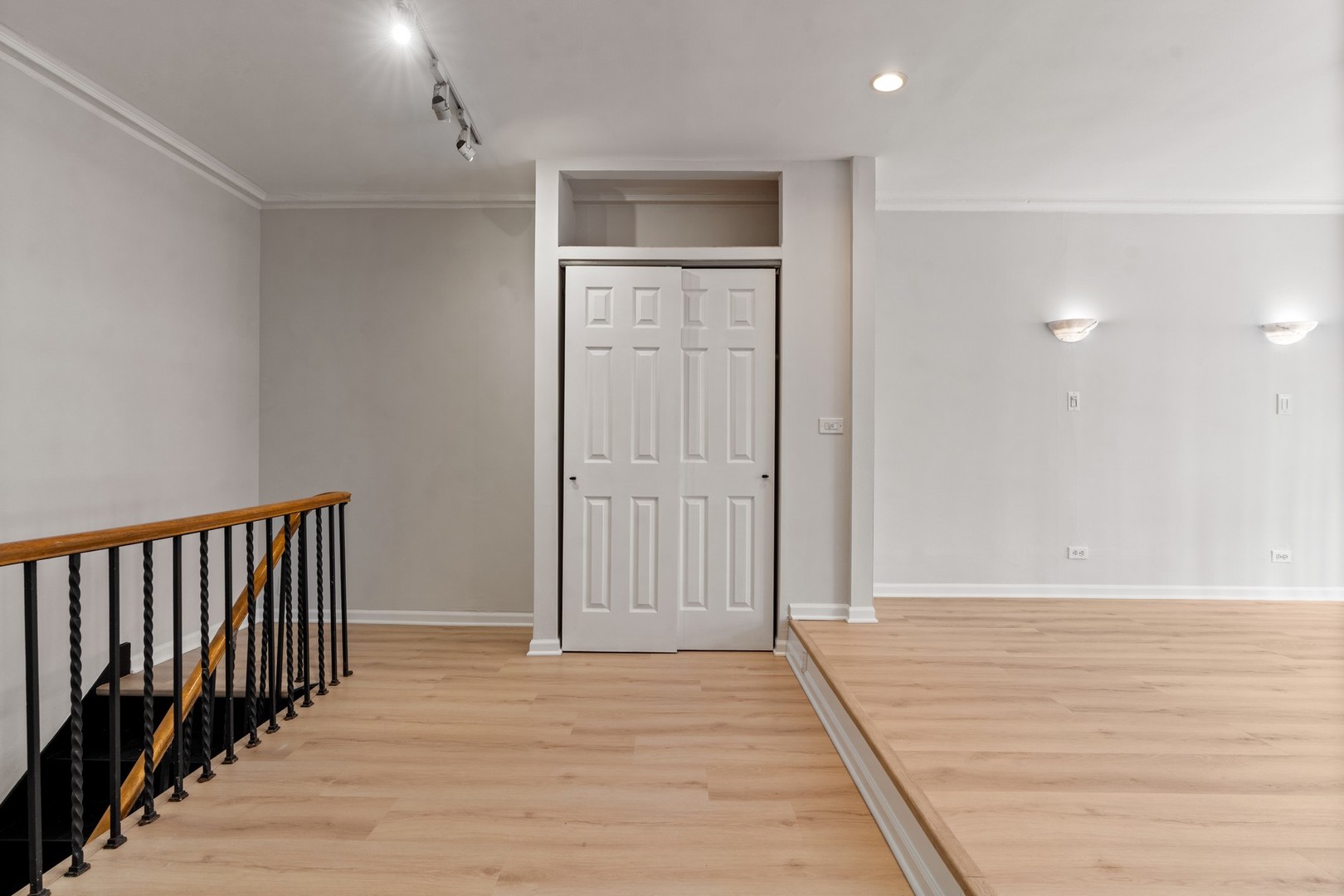 50 W Schiller Street 1g Property Photo 7
