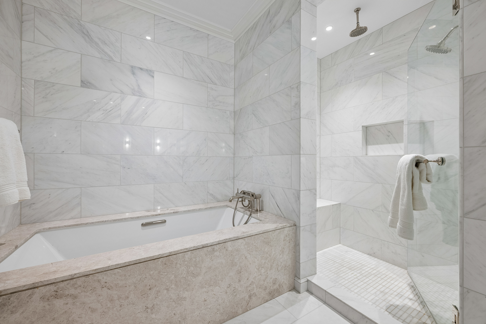 435 N Michigan Avenue 408 Property Photo 19