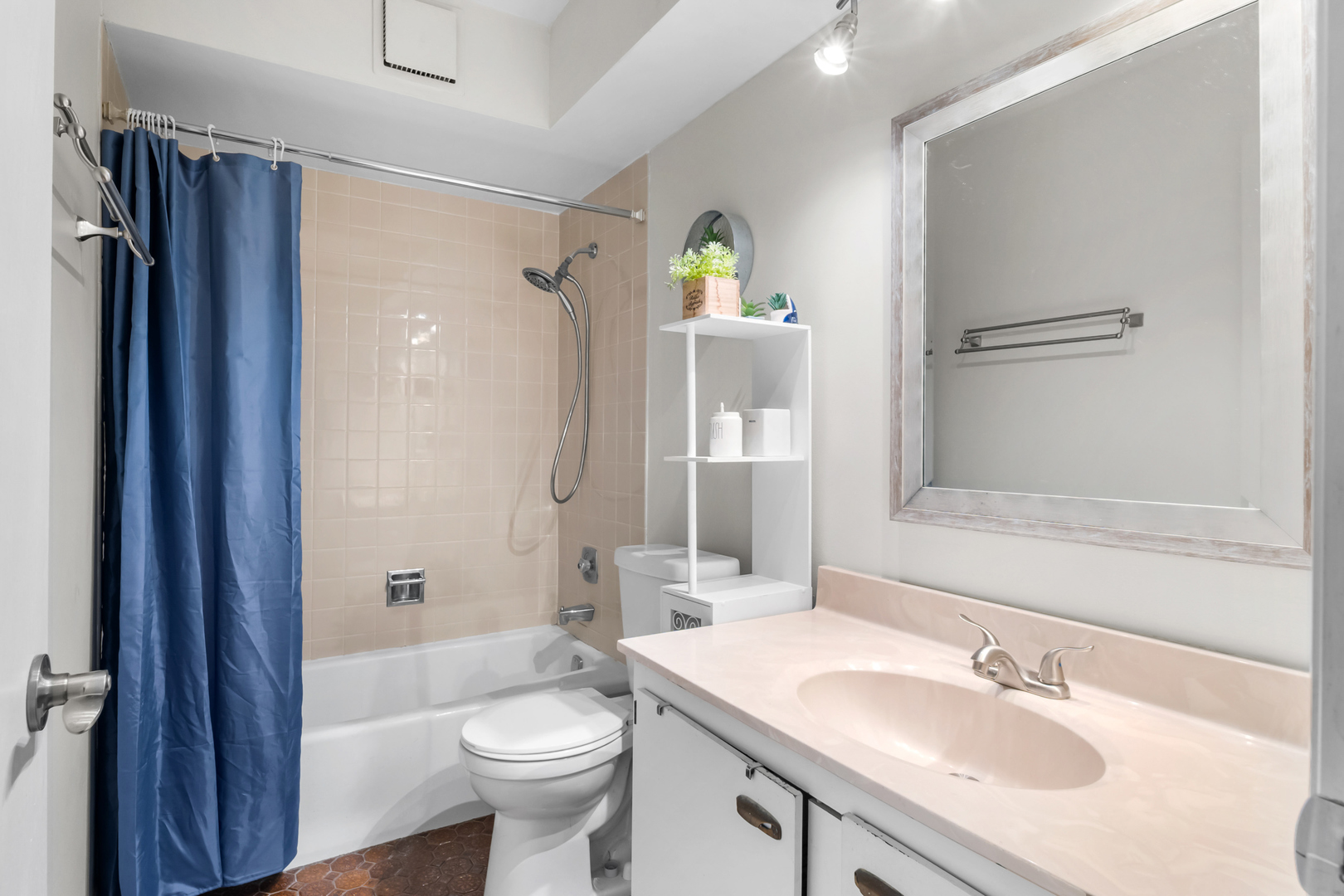 14624 Scarborough Court G4 Property Photo 8