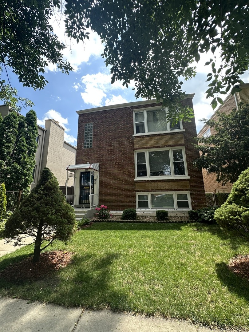 2023 W Balmoral Avenue 1 Property Photo 1