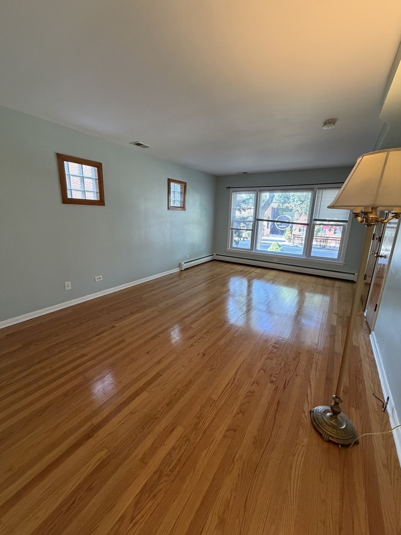2023 W Balmoral Avenue 1 Property Photo 3