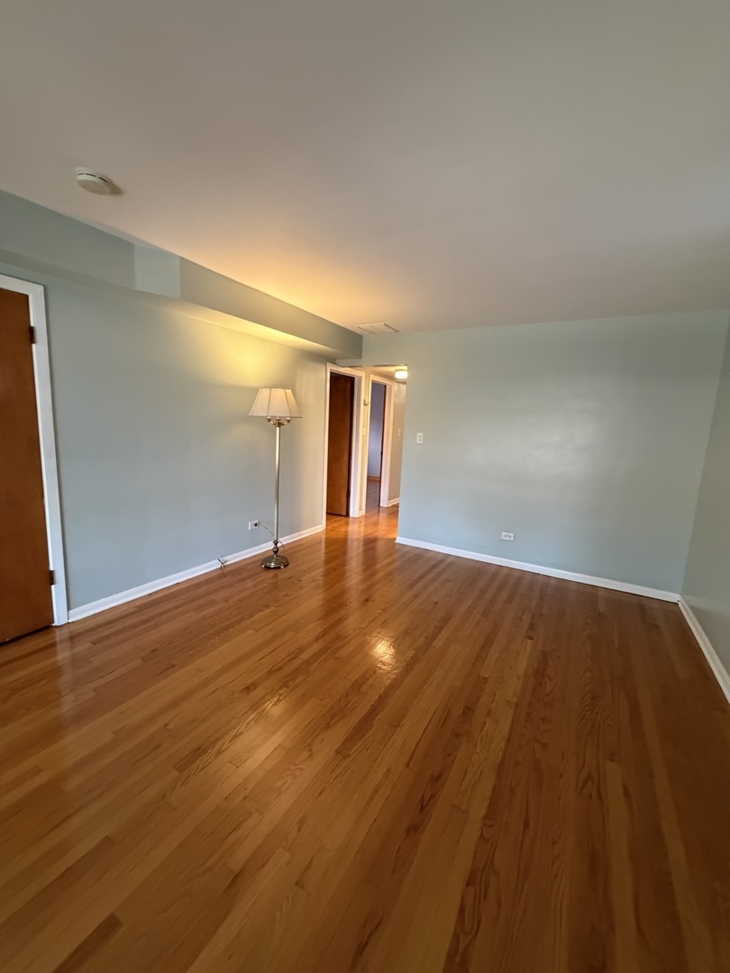 2023 W Balmoral Avenue 1 Property Photo 4