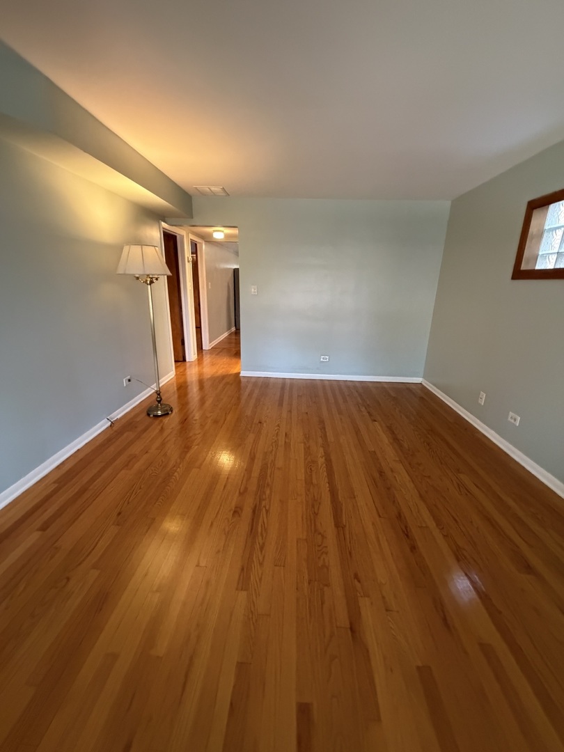 2023 W Balmoral Avenue 1 Property Photo 5
