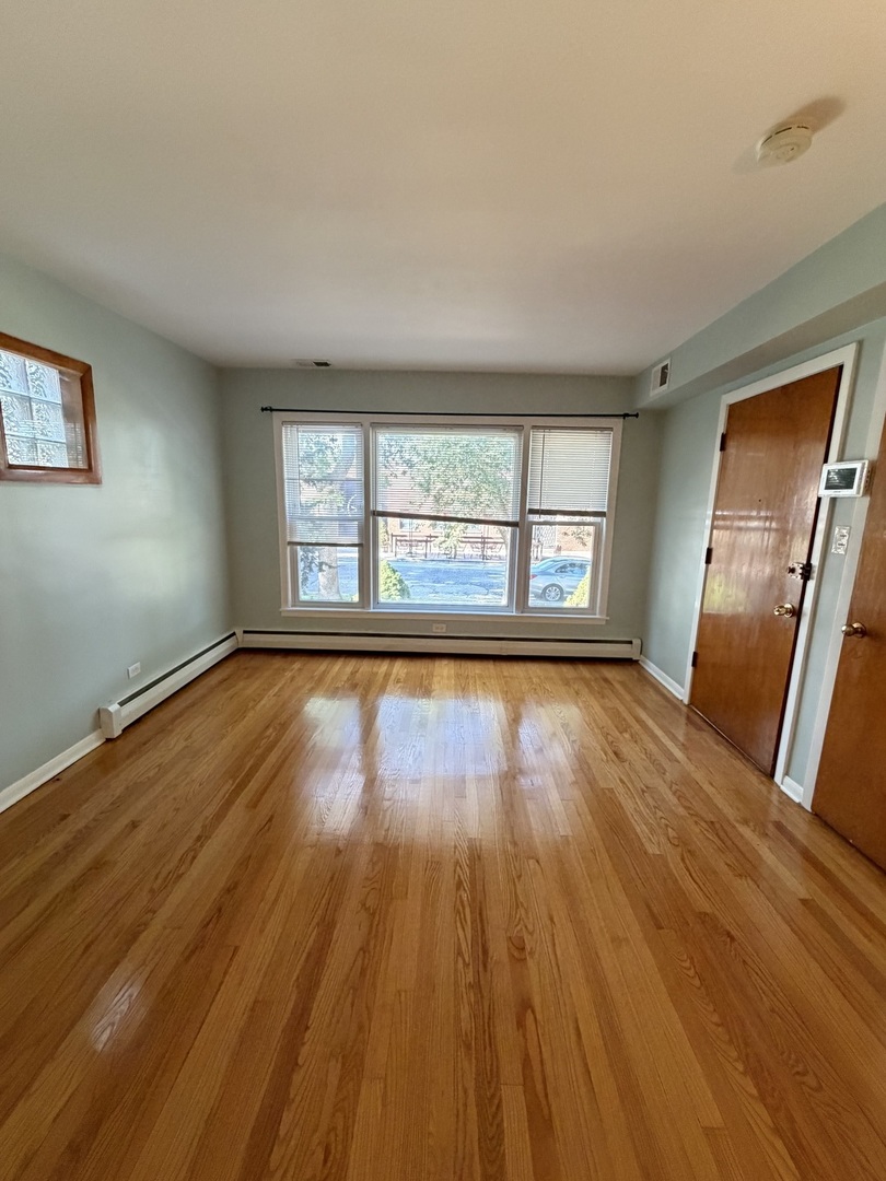 2023 W Balmoral Avenue 1 Property Photo 6