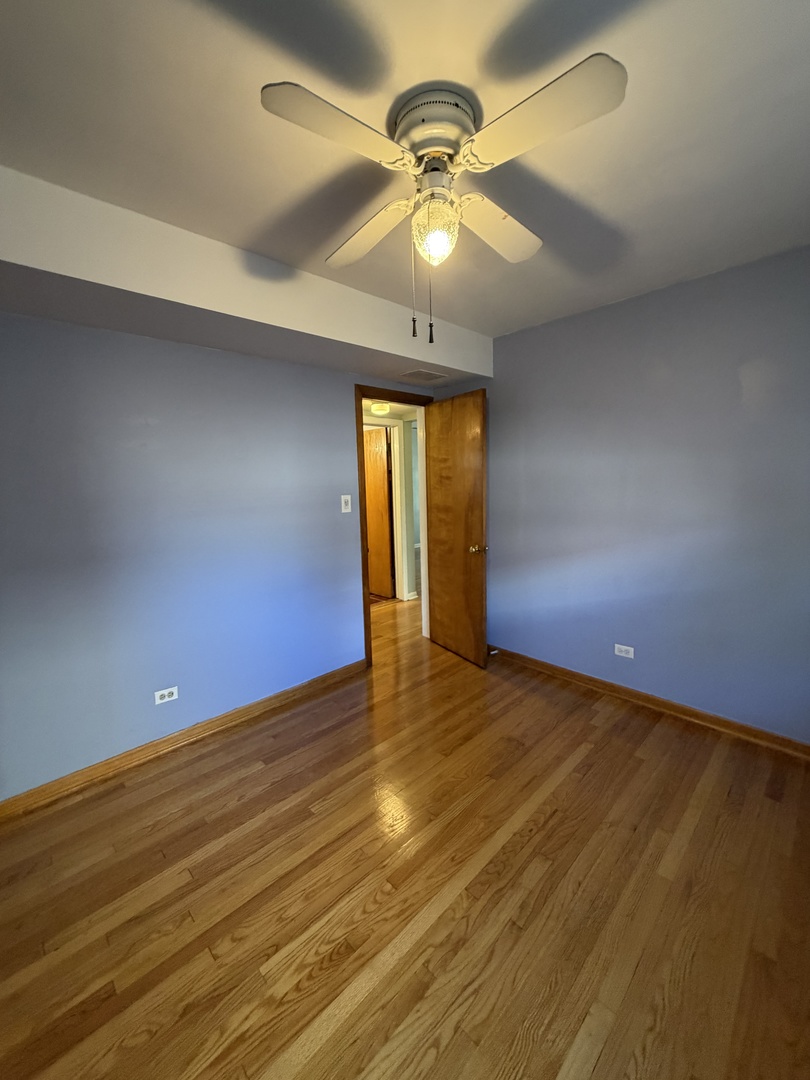 2023 W Balmoral Avenue 1 Property Photo 8