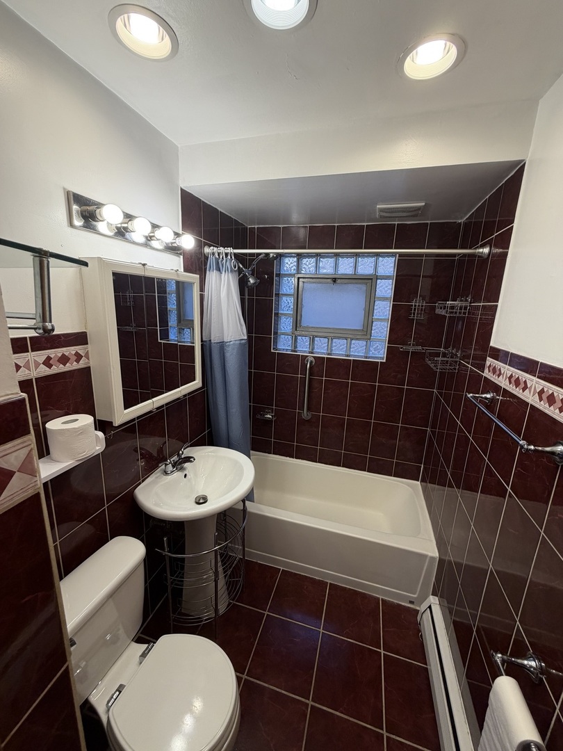 2023 W Balmoral Avenue 1 Property Photo 12