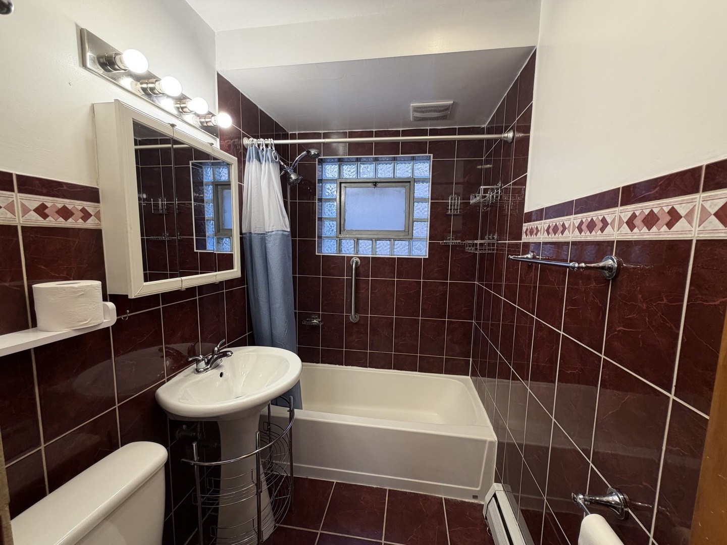 2023 W Balmoral Avenue 1 Property Photo 13