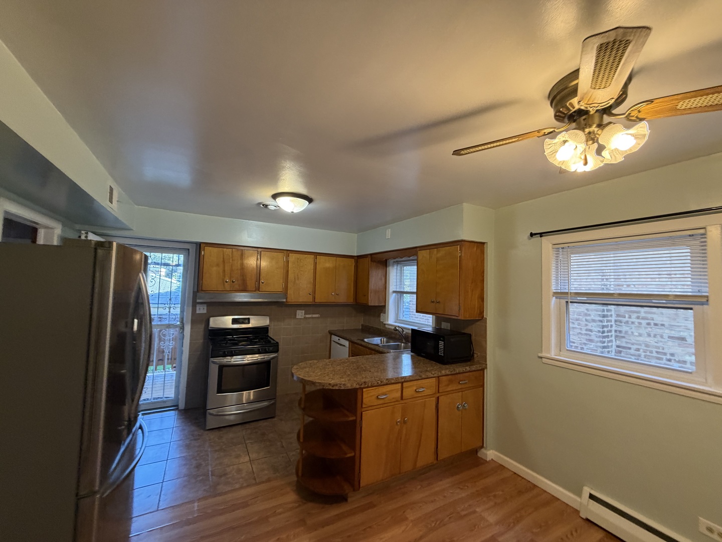 2023 W Balmoral Avenue 1 Property Photo 16