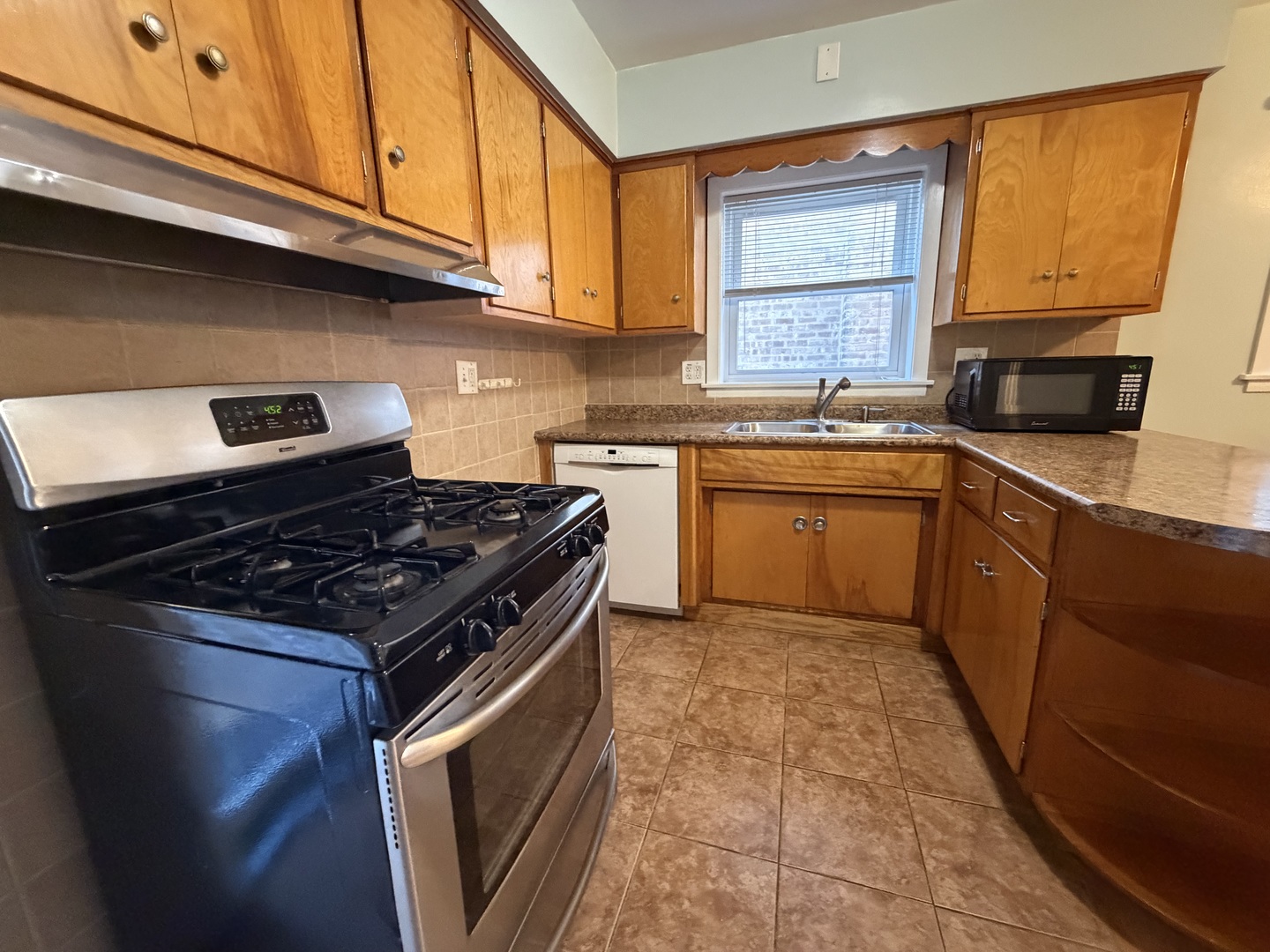 2023 W Balmoral Avenue 1 Property Photo 17