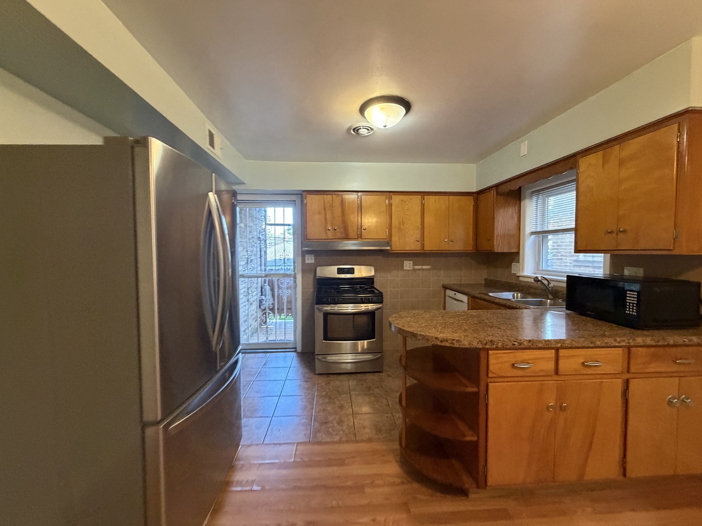 2023 W Balmoral Avenue 1 Property Photo 18