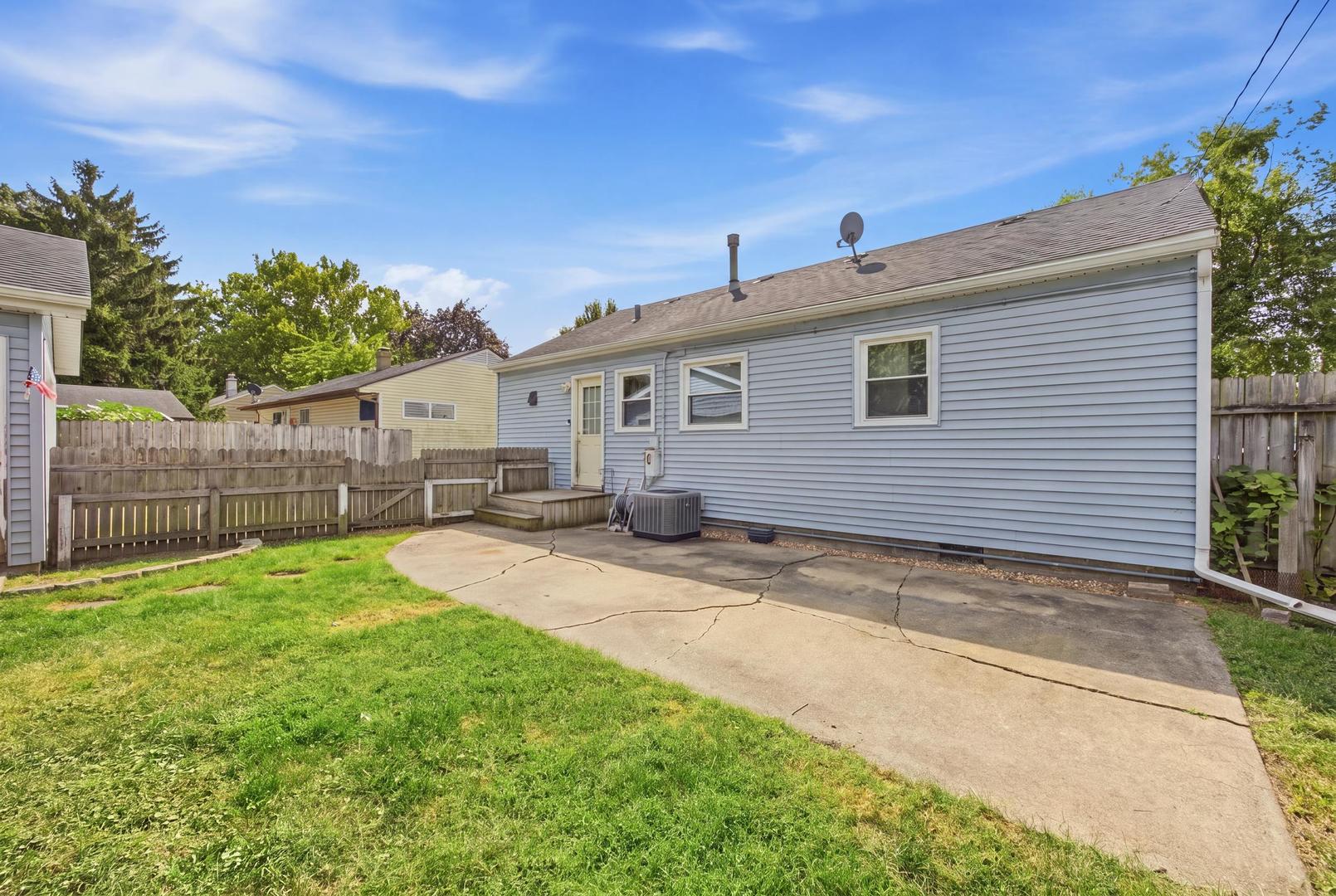 105 N Western Avenue Property Photo 13