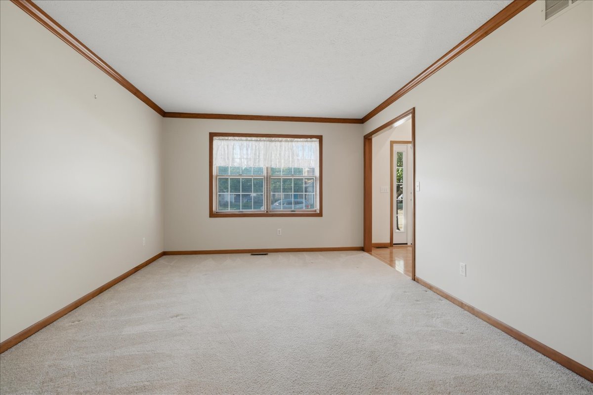 3211 Clairbridge Drive Property Photo 9