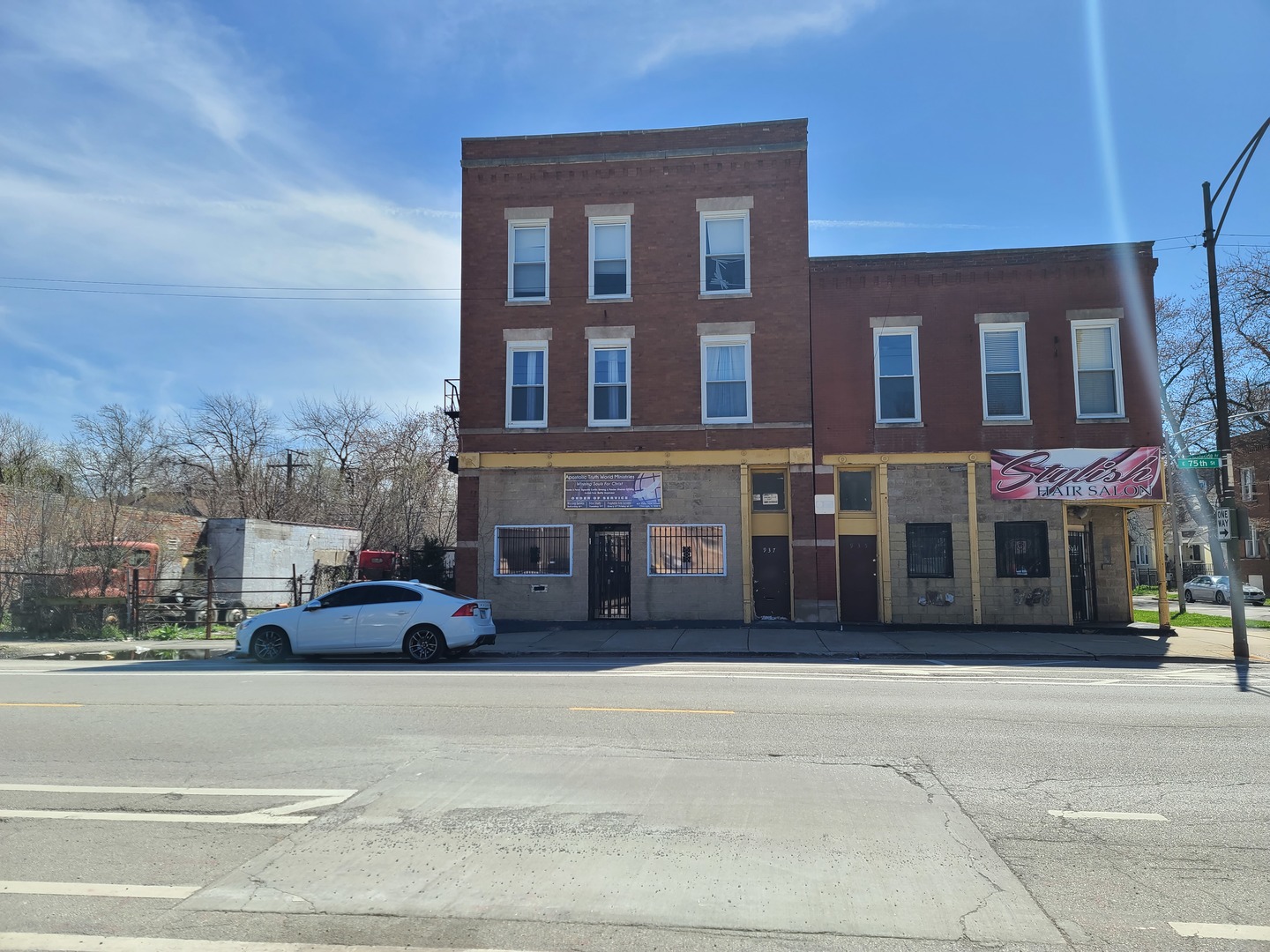 935 E 75th Street Property Photo 1