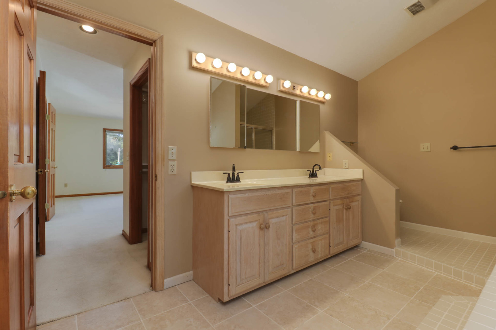 2509 Driftwood Road Property Photo 24